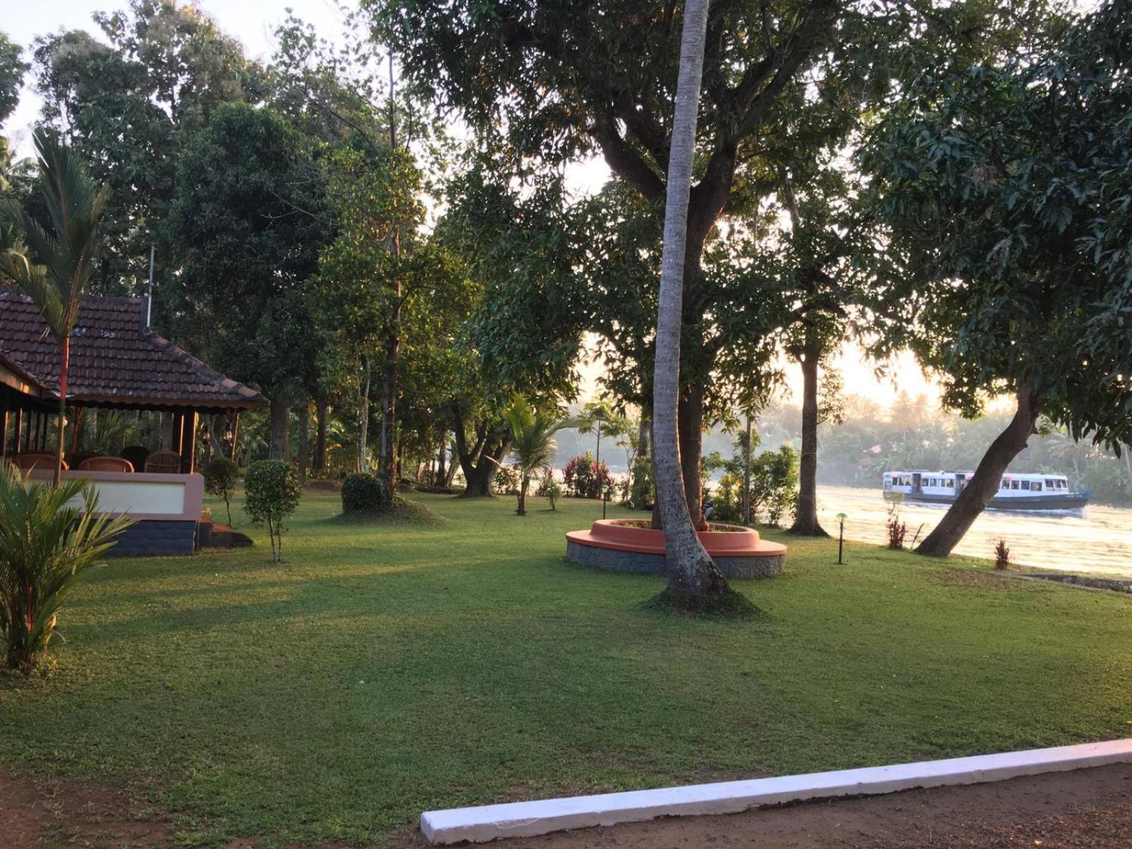 The Pamba Heritage Villa Champakulam Экстерьер фото